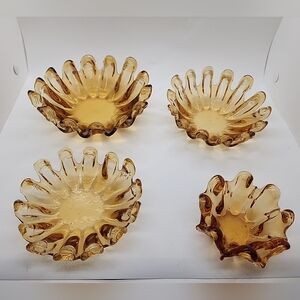Vintage Art glass nesting dishes or ashtrays. Set of 4.